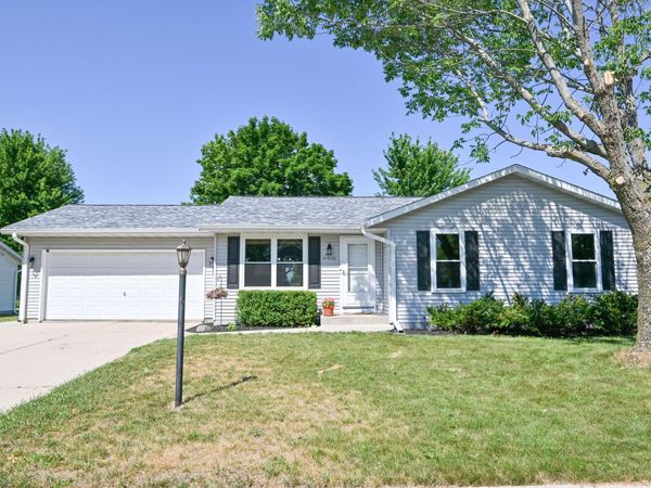 W201N16255 Ash Dr, Jackson, WI 53037