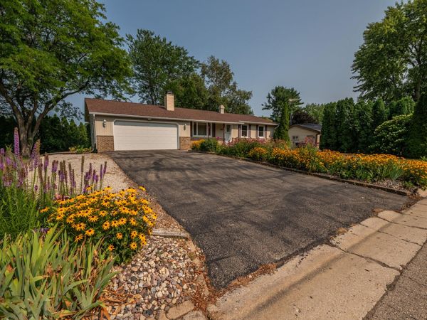 384 Ridge Rd, Juneau, WI 53039