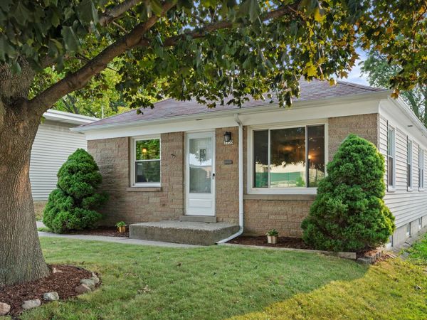 1735 S 92nd St, West Allis, WI 53214