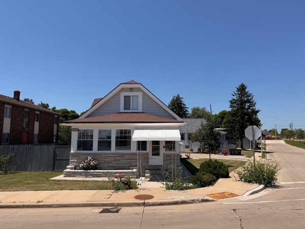2101 S 60th St, West Allis, WI 53219