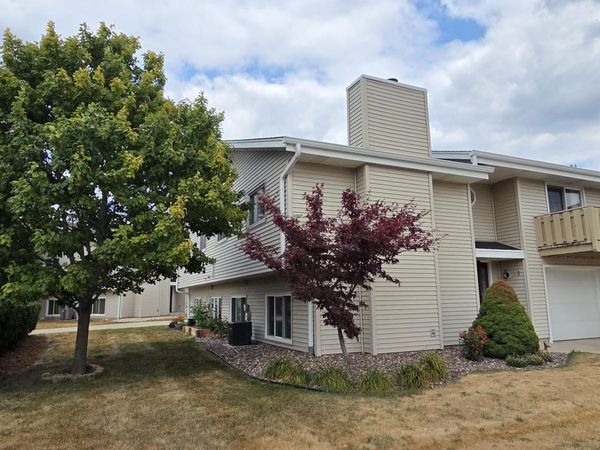 6461 S Crabapple Ct, Unit 1, Oak Creek, WI 53154