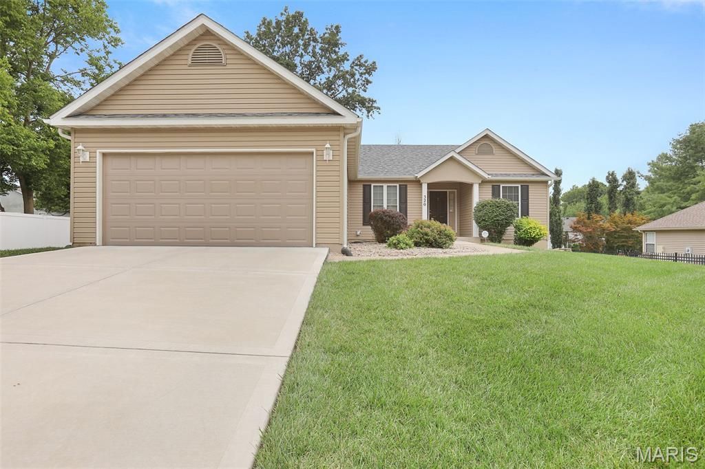 320 Willow Creek Drive , Edwardsville, IL 62025 Main Photo