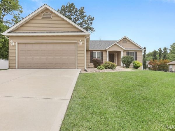 320 Willow Creek Drive , Edwardsville, IL 62025