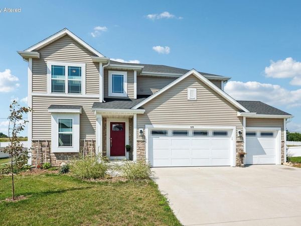 676 Lambert DRIVE, Slinger, WI 53086