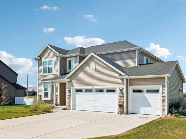 676 Lambert DRIVE, Slinger, WI 53086