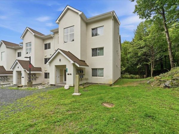 251 Mountainside Drive, Unit 88, Warren, VT 05674
