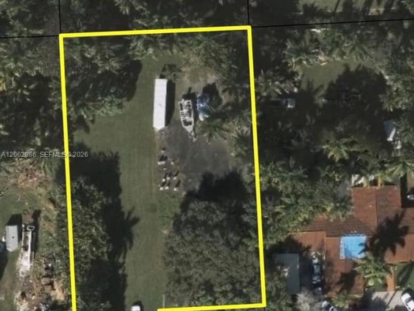 355 NE 156th St , Miami, FL 33162