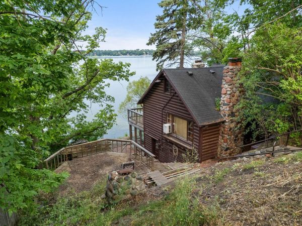 3015 E Medicine Lake Boulevard , Plymouth, MN 55441