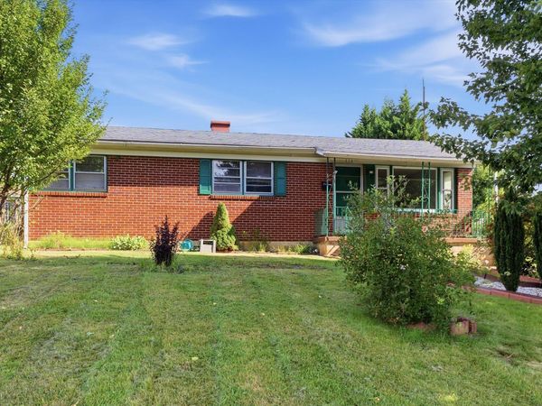 222 E Gordon ST , Covington, VA 24426