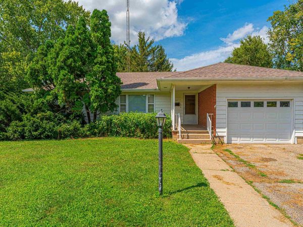 504 W HIGH Street, Mason City, IL 62664