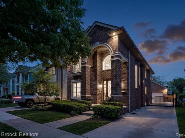 1045 Bennaville Avenue, Birmingham, Mi 48009