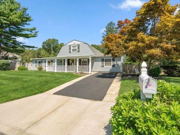 1 Grendon Lane , Farmingville, NY 11738