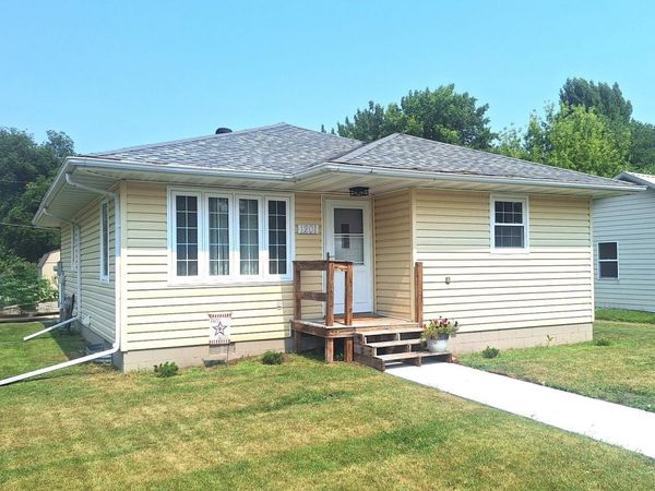 1201 Mountain Avenue, Walhalla, ND 58282