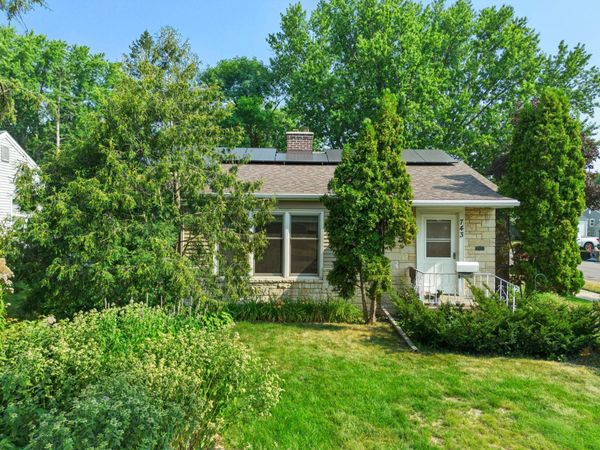 743 Parkview Avenue , Saint Paul, MN 55117