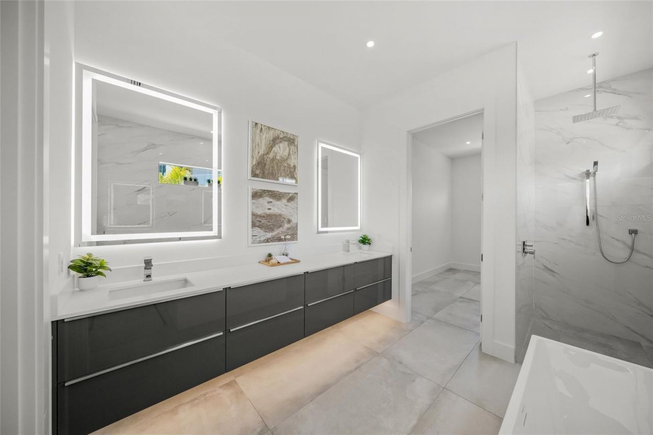 2532 Fruit Tree Drive, Sarasota, FL 34239 Photo