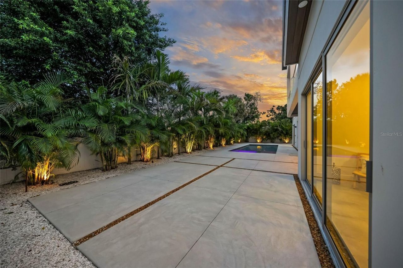 2532 Fruit Tree Drive, Sarasota, FL 34239 Photo