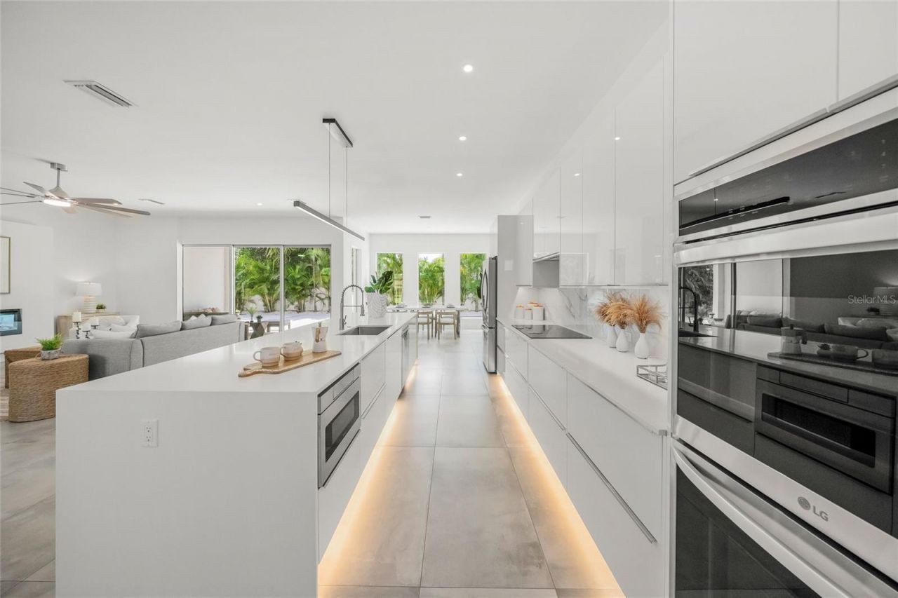 2532 Fruit Tree Drive, Sarasota, FL 34239 Photo