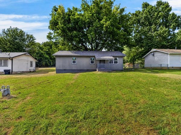 516 E Armory Avenue , Fort Gibson, OK 74434