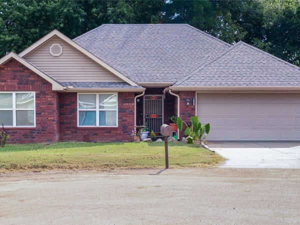1520 Cherokee Rock Road , Muldrow, OK 74948