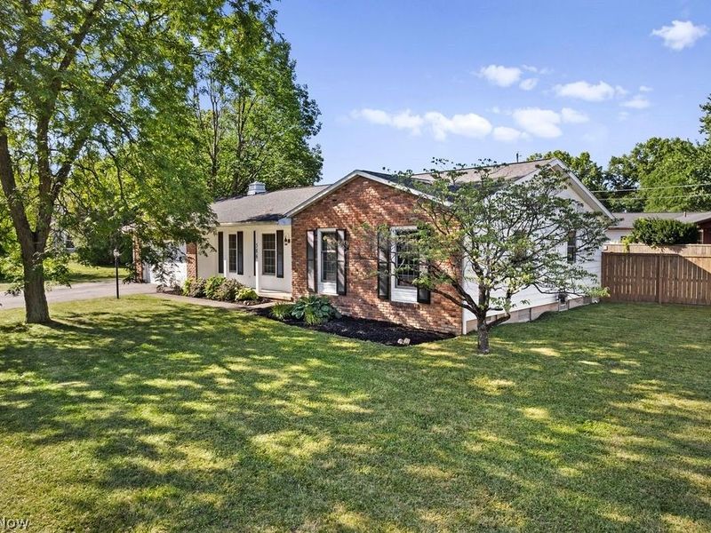 586 Brookpark Drive, Cuyahoga Falls, OH 44223 Photo 1