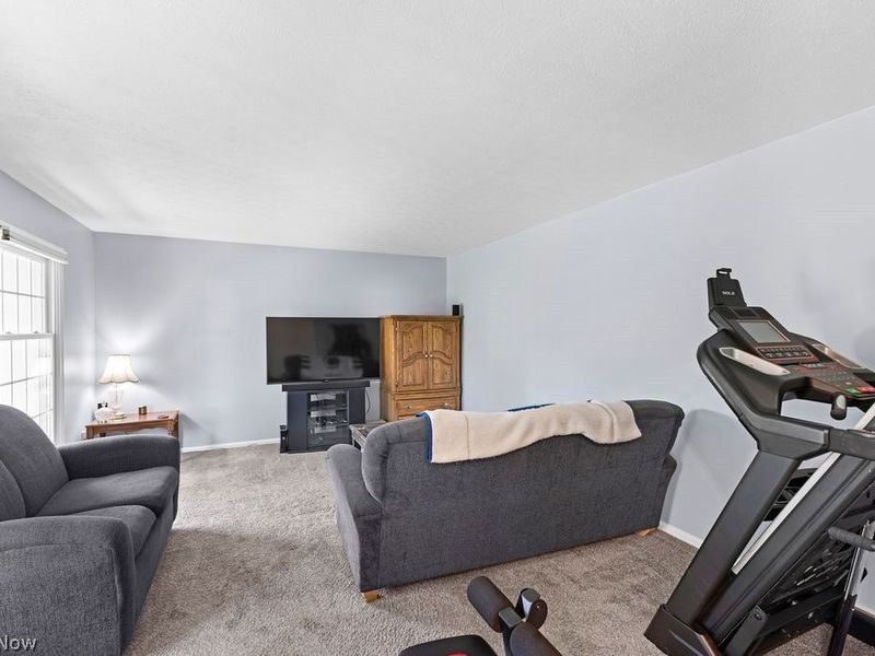586 Brookpark Drive, Cuyahoga Falls, OH 44223 Photo 4