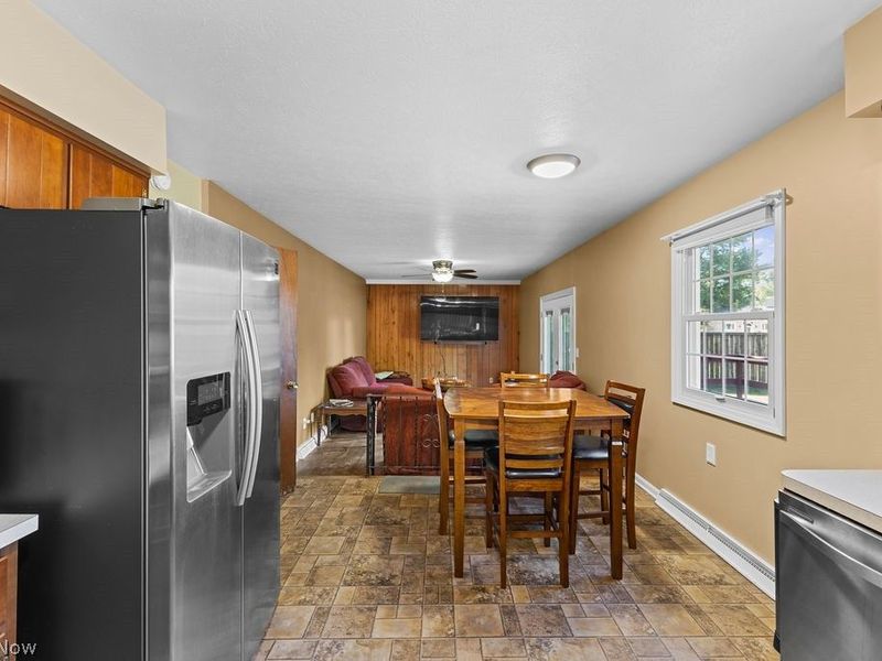 586 Brookpark Drive, Cuyahoga Falls, OH 44223 Photo 5