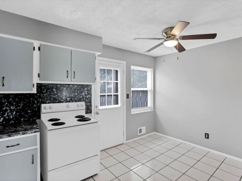 1746 Pine Tree Street S, Unit H, Columbus, OH 43229 Photo 13