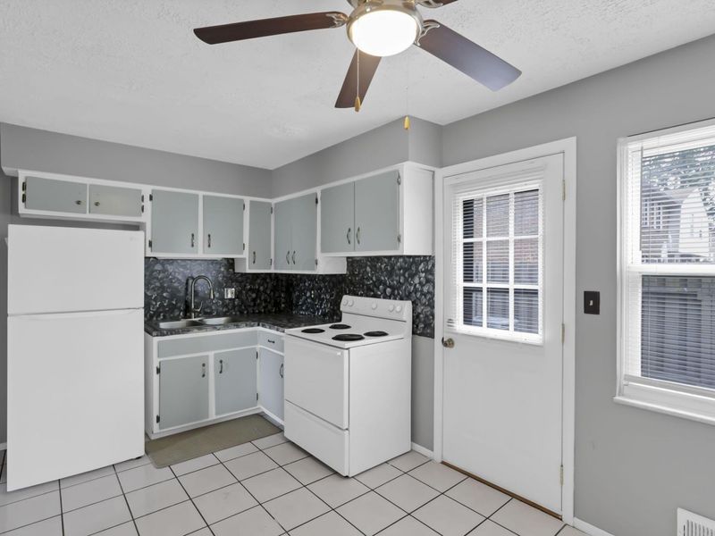 1746 Pine Tree Street S, Unit H, Columbus, OH 43229 Photo 14