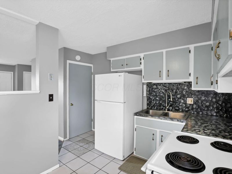 1746 Pine Tree Street S, Unit H, Columbus, OH 43229 Photo 16
