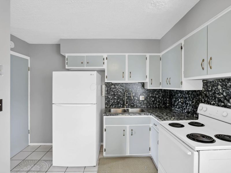 1746 Pine Tree Street S, Unit H, Columbus, OH 43229 Photo 17