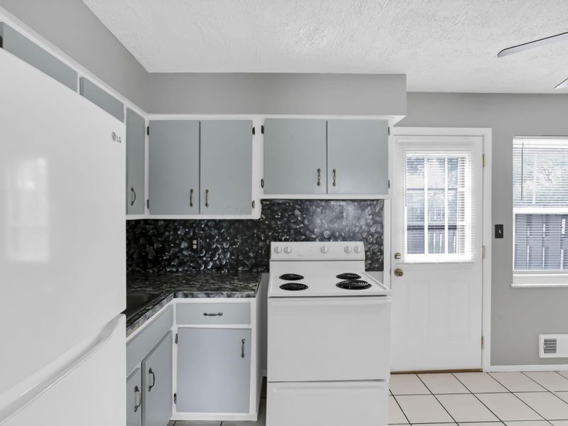 1746 Pine Tree Street S, Unit H, Columbus, OH 43229 Photo 18