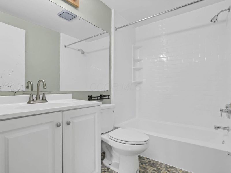 1746 Pine Tree Street S, Unit H, Columbus, OH 43229 Photo 31