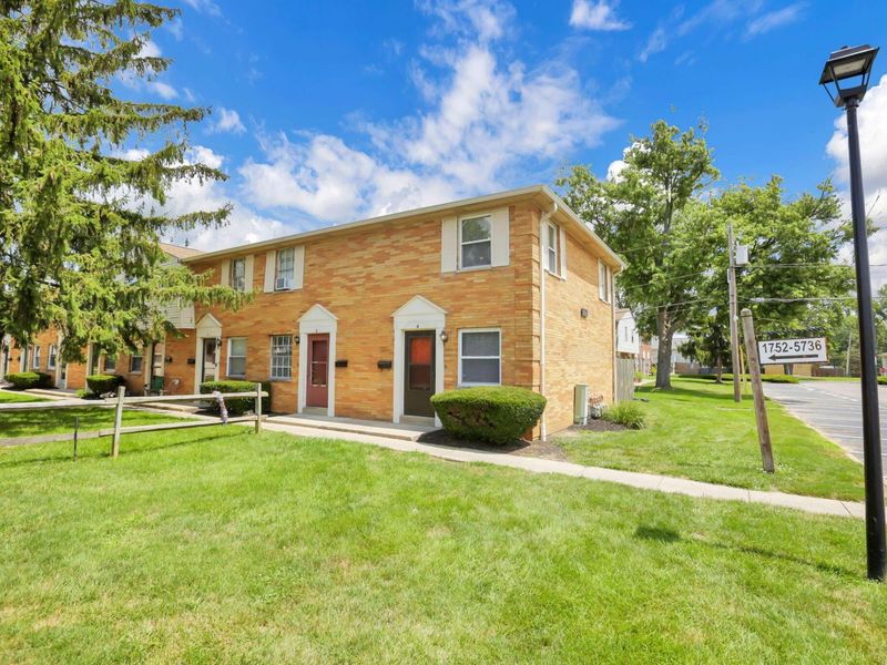 1746 Pine Tree Street S, Unit H, Columbus, OH 43229 Photo 4