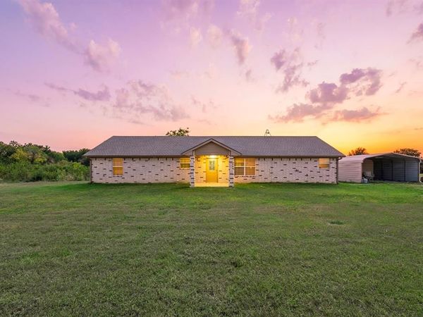 9888 NW County Road 2221 , Barry, TX 75102