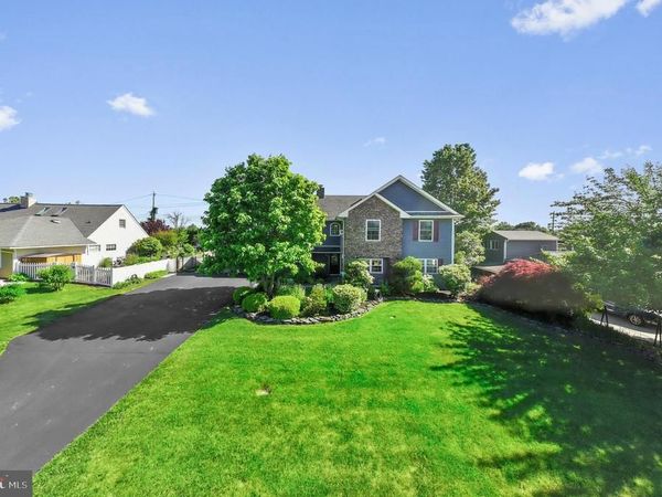 21 RED ROSE DRIVE , LEVITTOWN, PA 19056