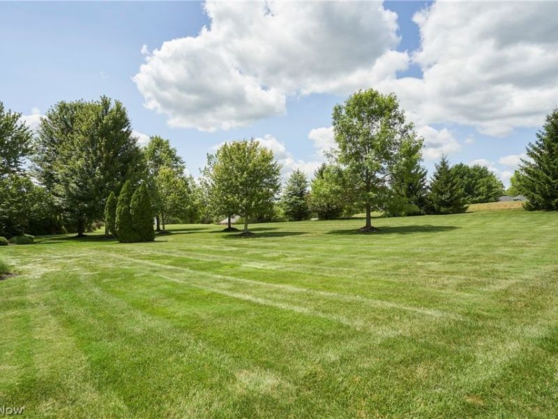 662 Heatherleigh Drive, Akron, OH 44333 Photo 14