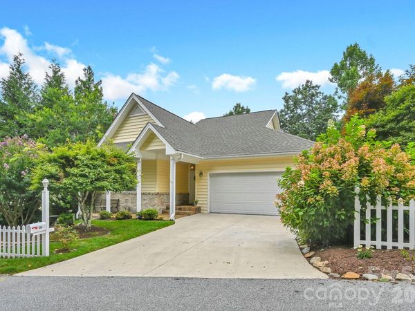 230 Carriage Summitt Way, Unit 2423, Hendersonville, NC 28791