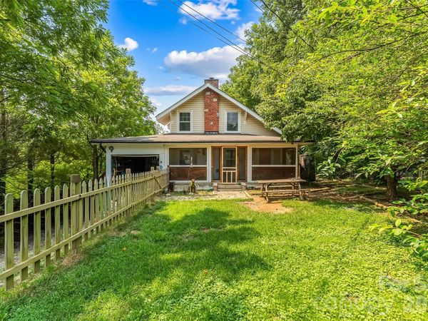 40 Sycamore Circle, Hendersonville, NC 28791