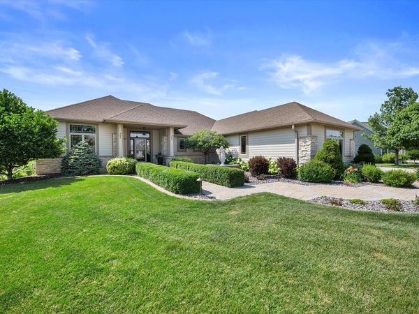 2280 Fenceline DRIVE, Jackson, WI 53037