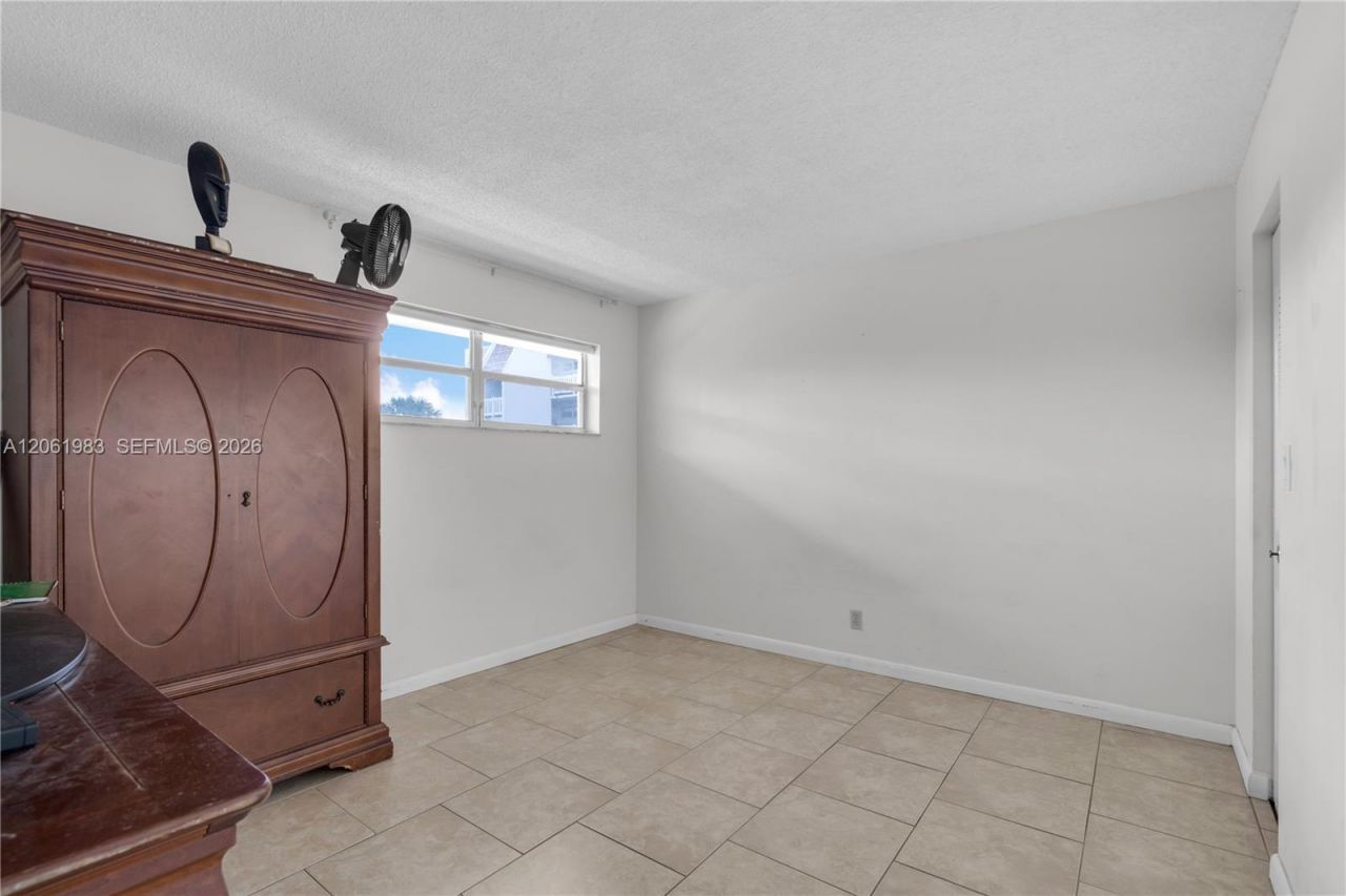 3551 Inverrary Dr , Unit 208, Lauderhill, FL 33319 Photo