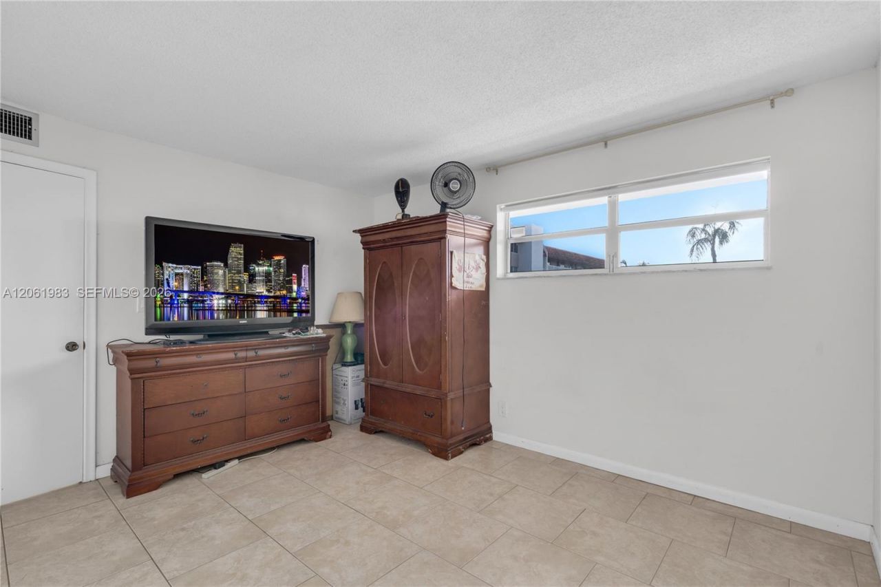 3551 Inverrary Dr , Unit 208, Lauderhill, FL 33319 Photo