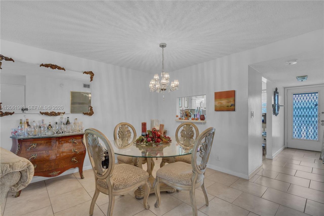 3551 Inverrary Dr , Unit 208, Lauderhill, FL 33319 Photo