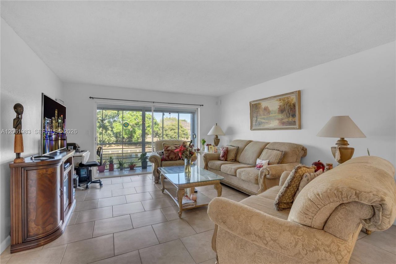 3551 Inverrary Dr , Unit 208, Lauderhill, FL 33319 Photo
