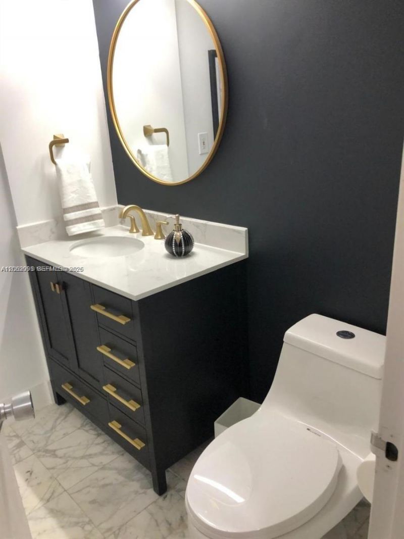 5701 Collins Ave , Unit 919, Miami Beach, FL 33140 Photo