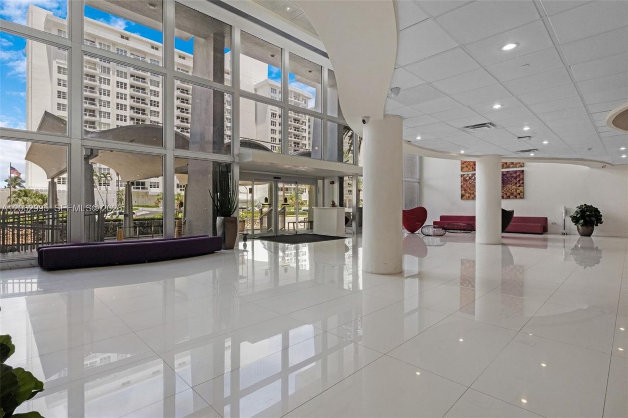 5701 Collins Ave , Unit 919, Miami Beach, FL 33140 Photo