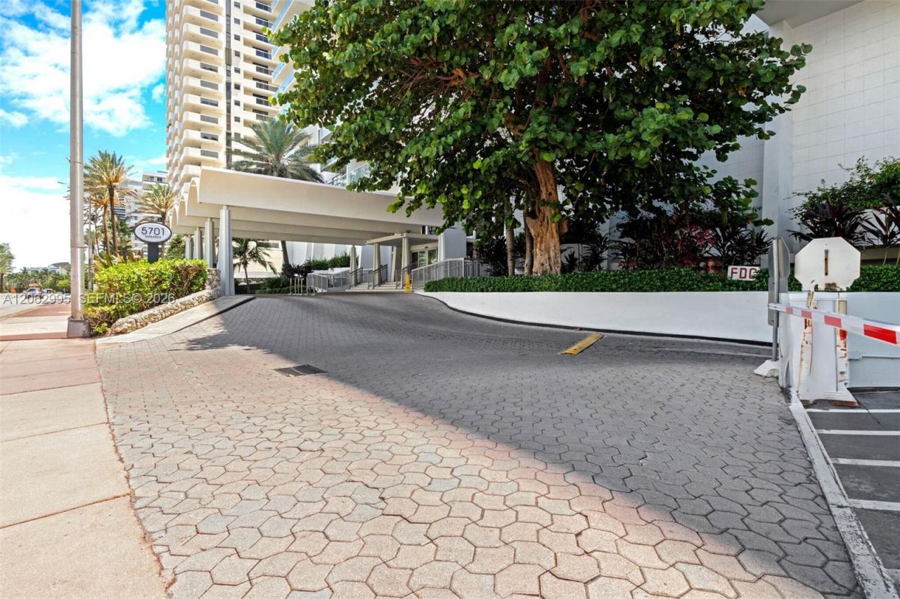 5701 Collins Ave , Unit 919, Miami Beach, FL 33140 Photo