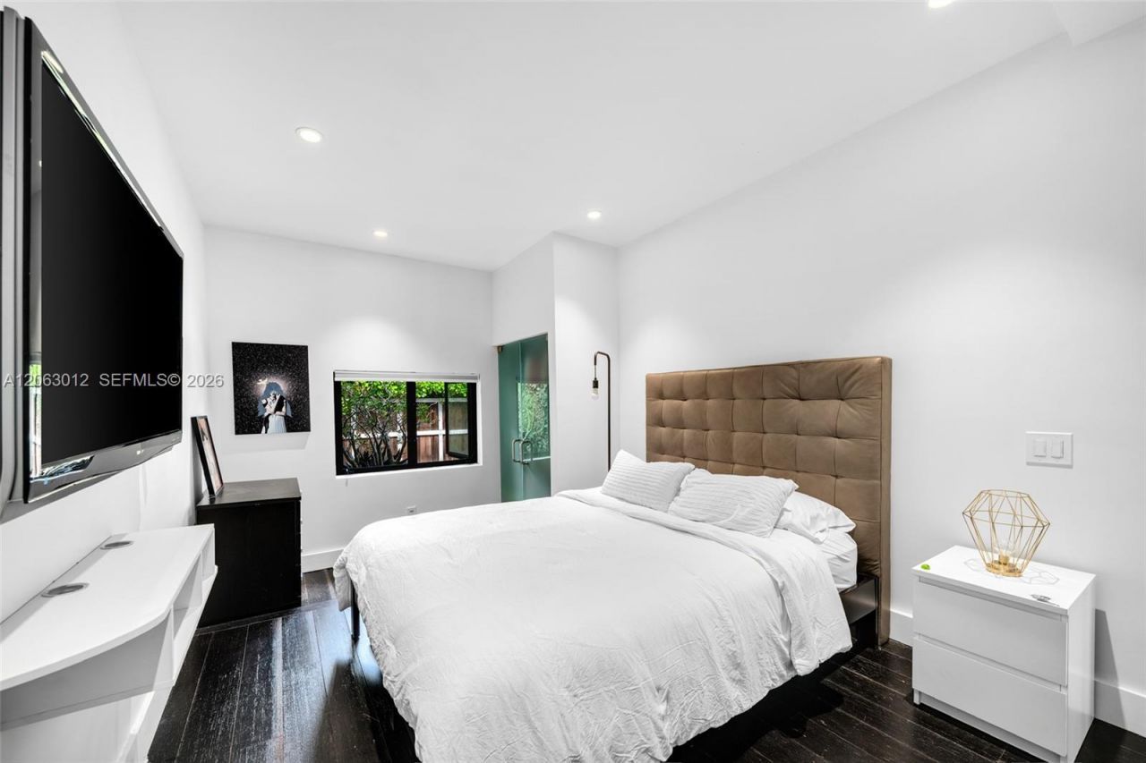 110 3rd San Marino Ter, Miami Beach, FL 33139 Photo