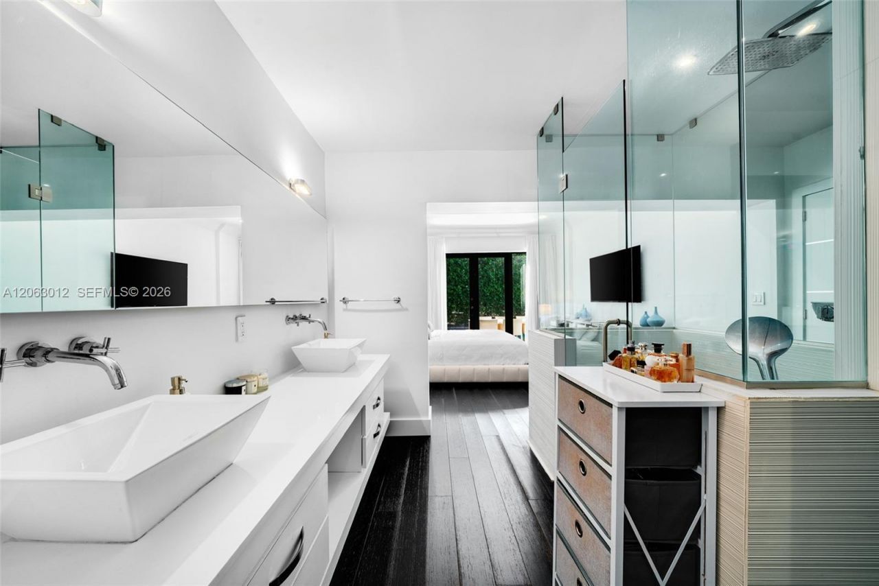 110 3rd San Marino Ter, Miami Beach, FL 33139 Photo