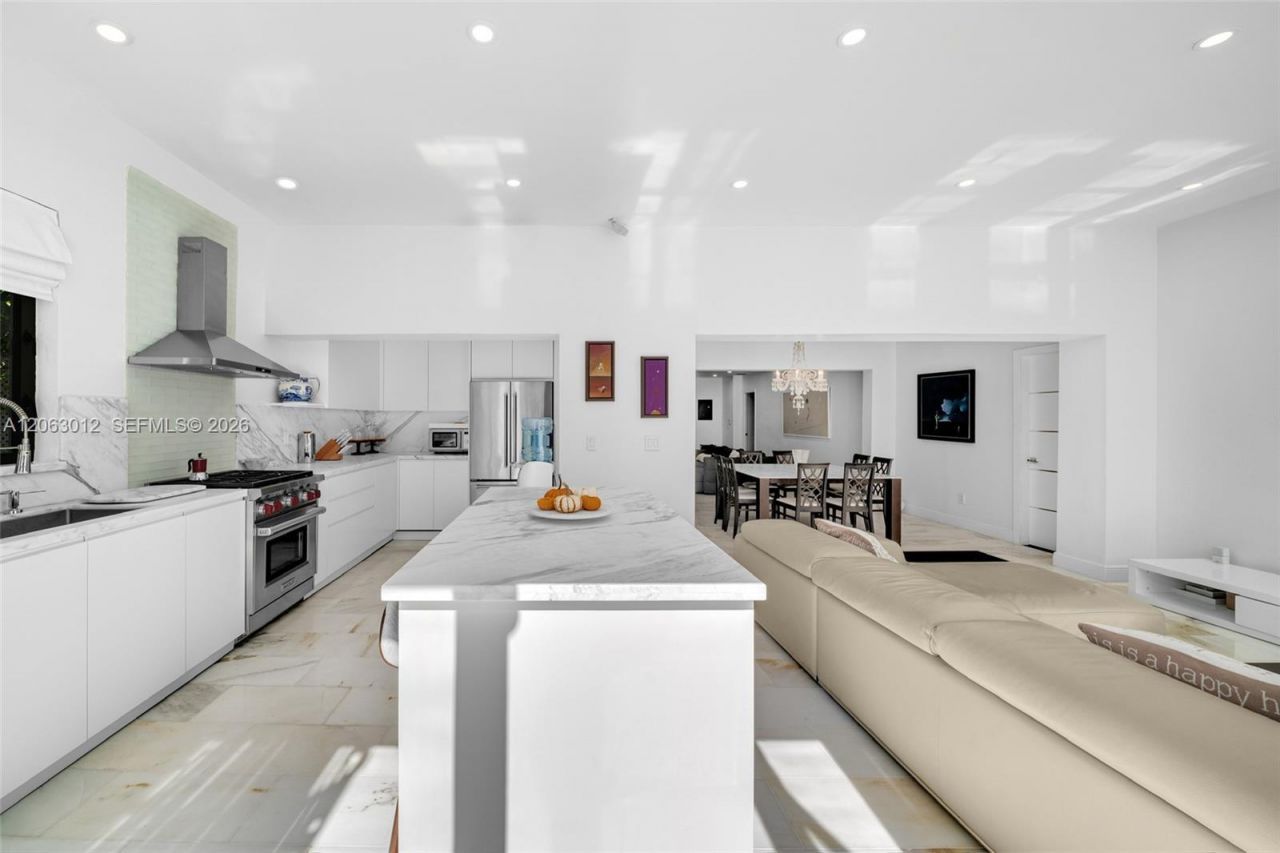110 3rd San Marino Ter, Miami Beach, FL 33139 Photo