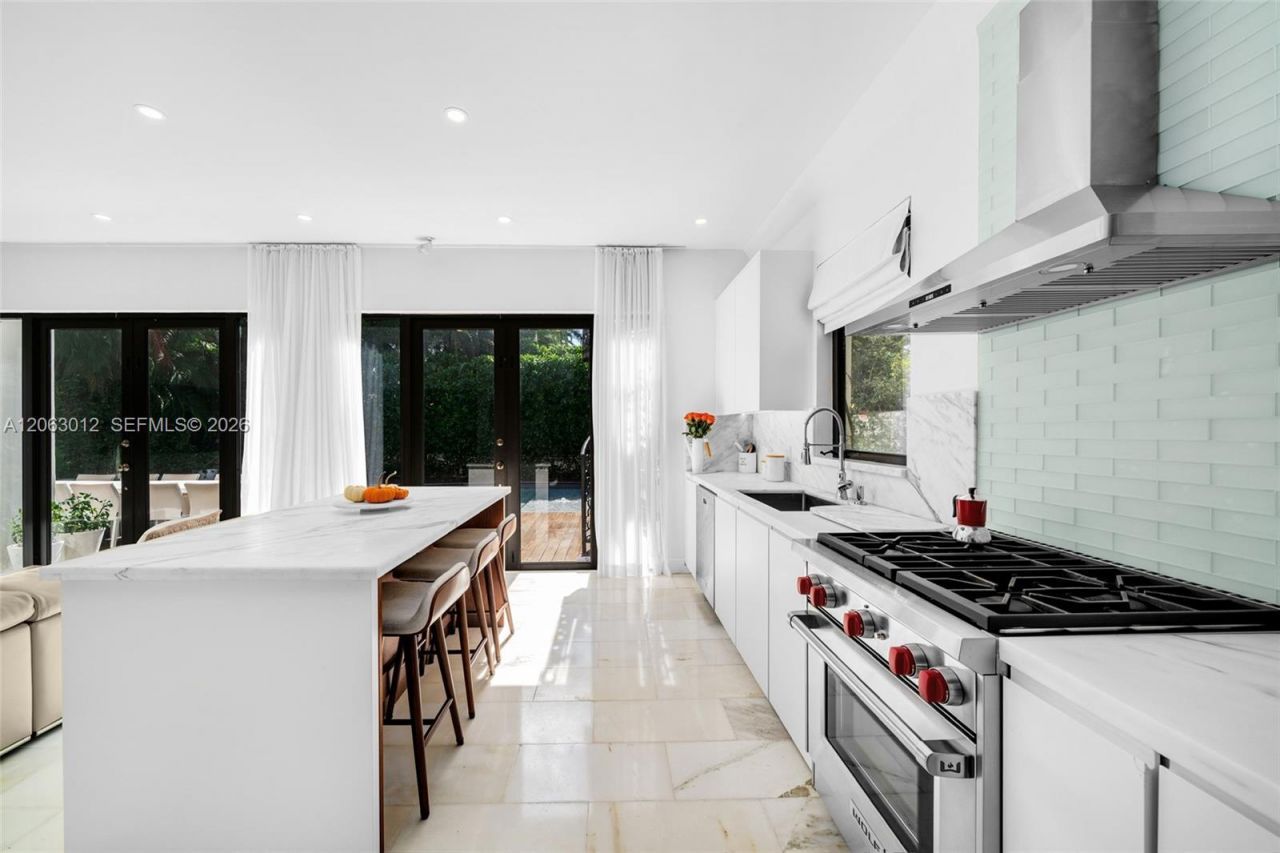 110 3rd San Marino Ter, Miami Beach, FL 33139 Photo